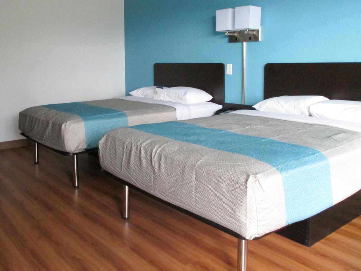 Econo Lodge آشبورو المظهر الخارجي الصورة
