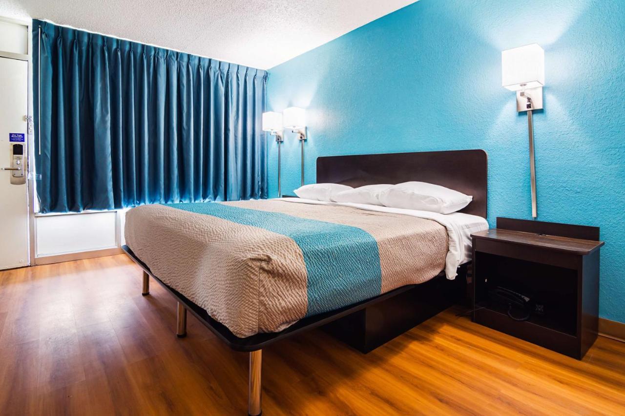 Econo Lodge آشبورو المظهر الخارجي الصورة