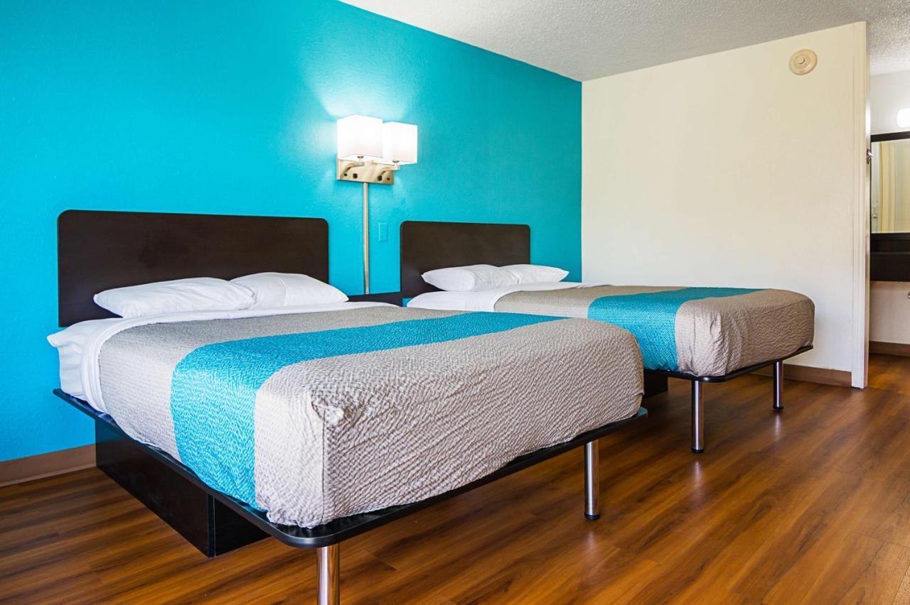 Econo Lodge آشبورو المظهر الخارجي الصورة
