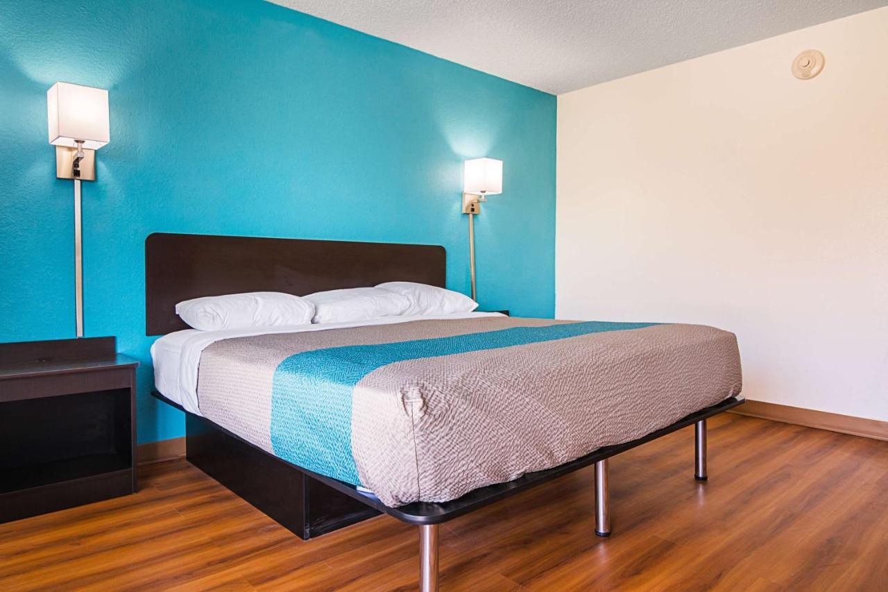 Econo Lodge آشبورو المظهر الخارجي الصورة