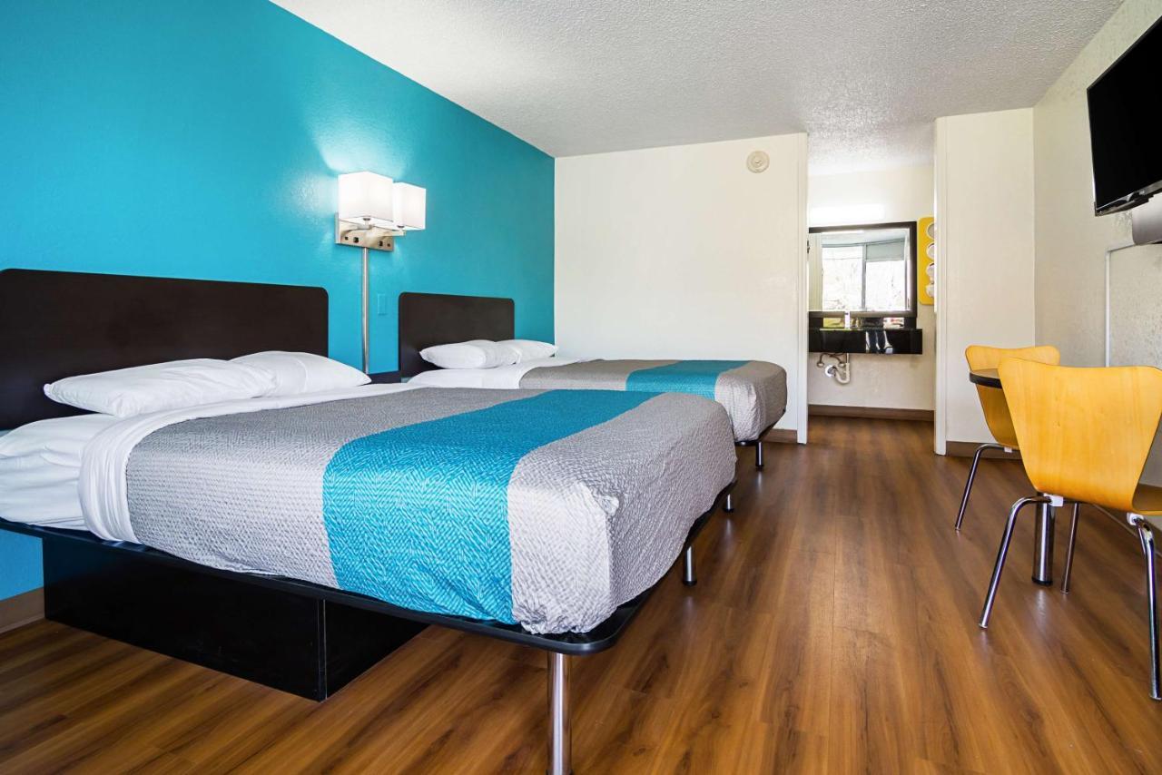 Econo Lodge آشبورو المظهر الخارجي الصورة
