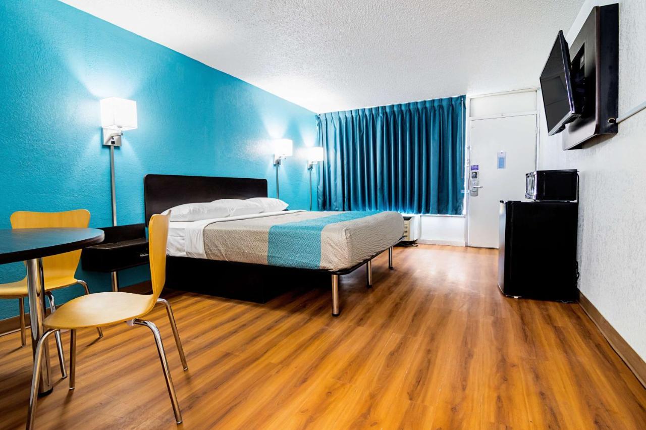Econo Lodge آشبورو المظهر الخارجي الصورة