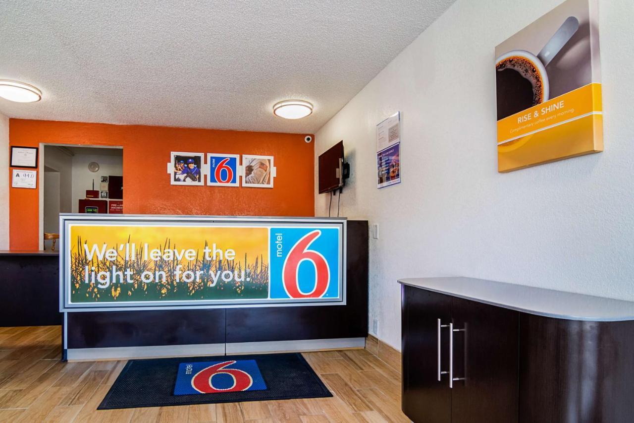 Econo Lodge آشبورو المظهر الخارجي الصورة